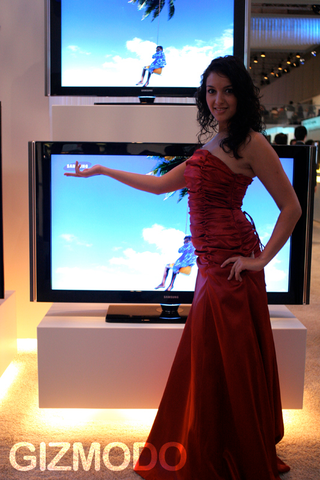 Illustration for article titled Samsung's Booth Has Ghetto TV Ambilight But Not a Single Real Ninja Cyborg